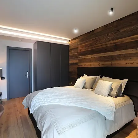 לינה וארוחת בוקר Blanc Cervinia 4*